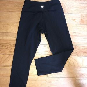 Lululemon Wunder Under crops